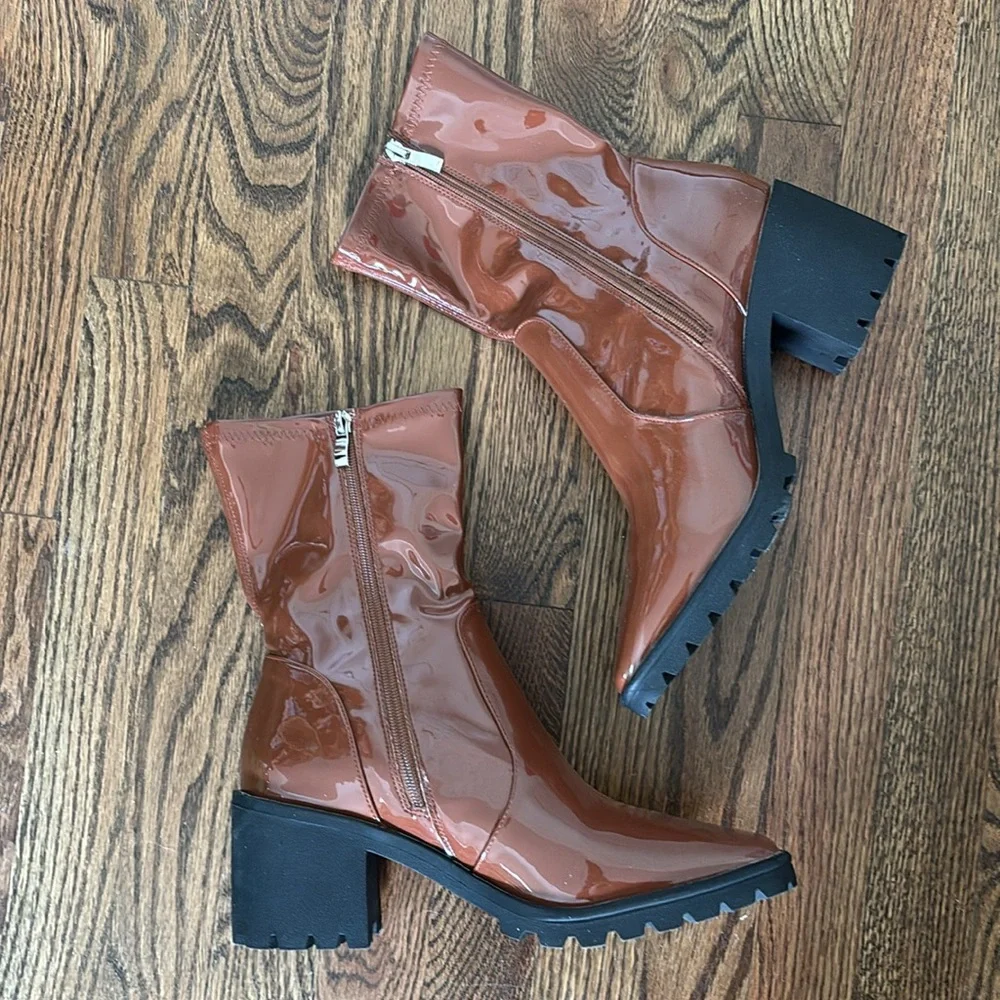 Journee Collection Brown Patent Vegan Leather Icelyn Calf Lug Boots 9.5 NWOB - Picture 14 of 15